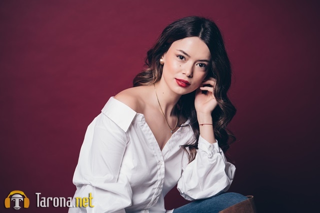 Men uxlab yotgan qizni erotikani oldim GIF boyicha porno